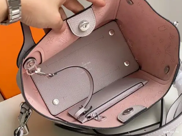 WIS LOUIS HINA PM VUITTON 0523